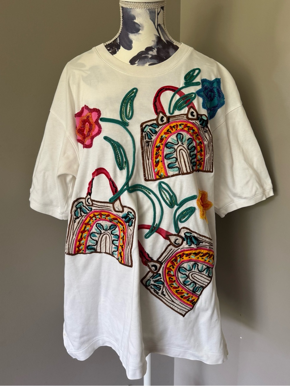 RARE Vintage I.B. Diffusion White Tee with Colourful Embroidered Purse & Flowers